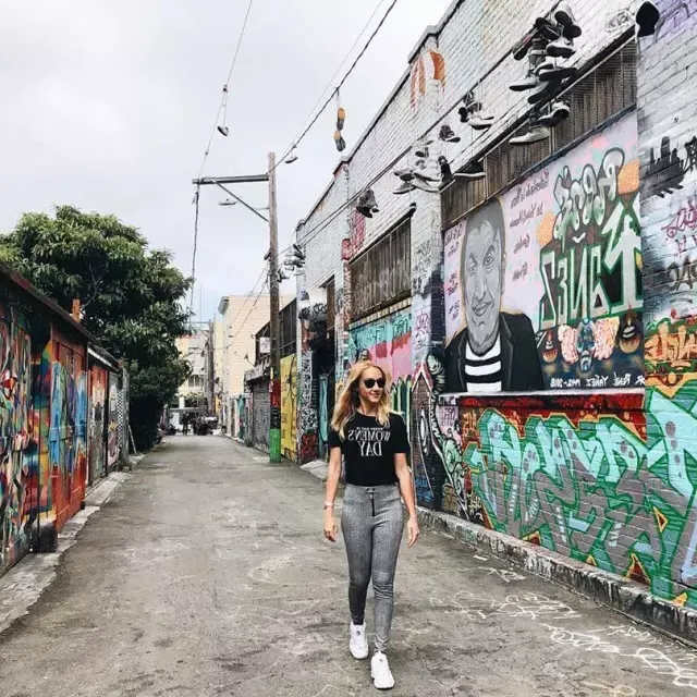 Walk down Clarion Alley is a must-do on your first visit to 教会区.